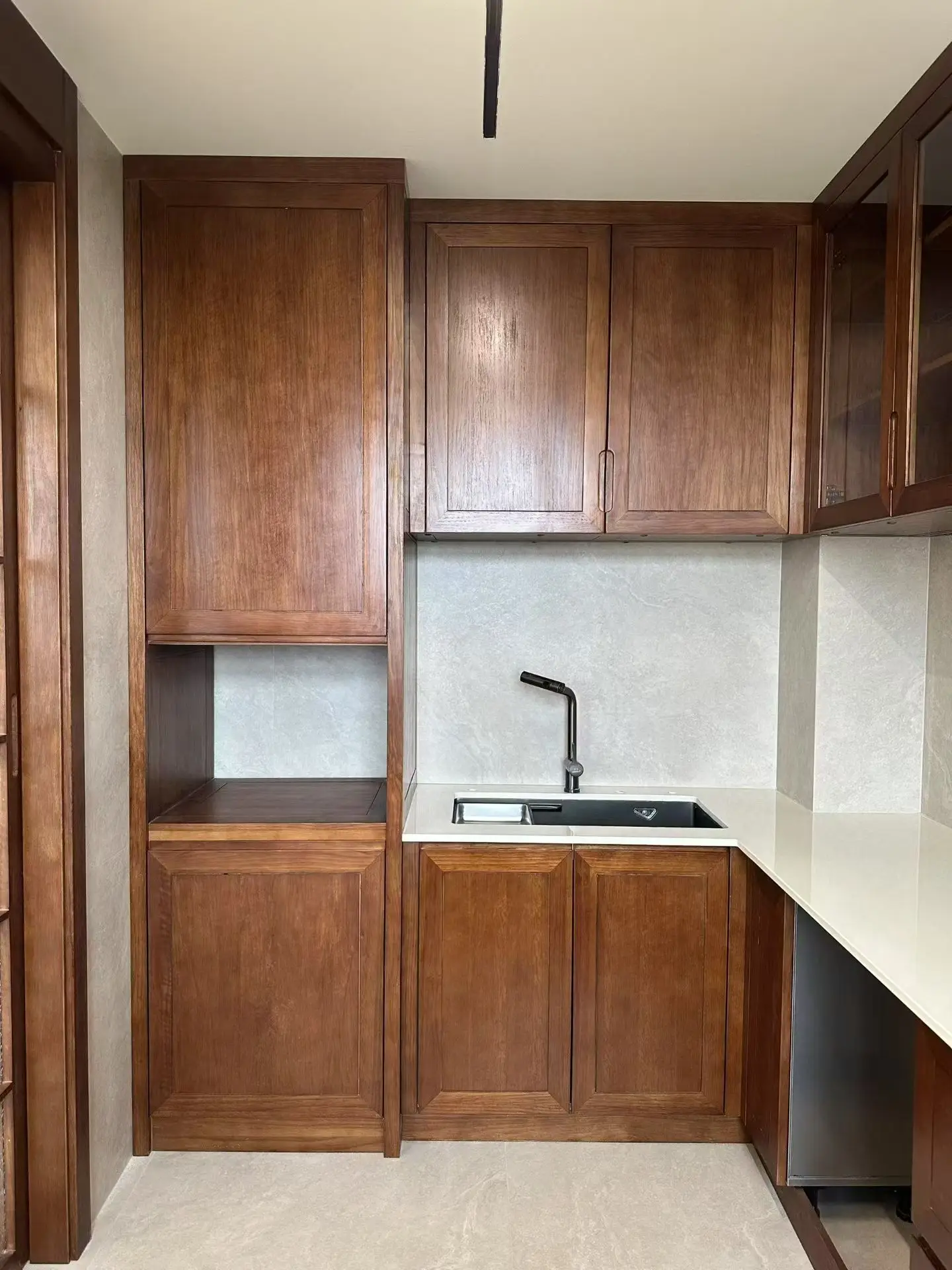 個性化實木櫥柜定制，三木家具帶你開啟品質(zhì)生活