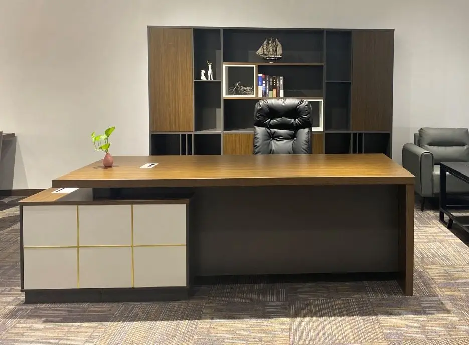 重慶辦公家具選購(gòu)指南：老板桌材質(zhì)怎么選？