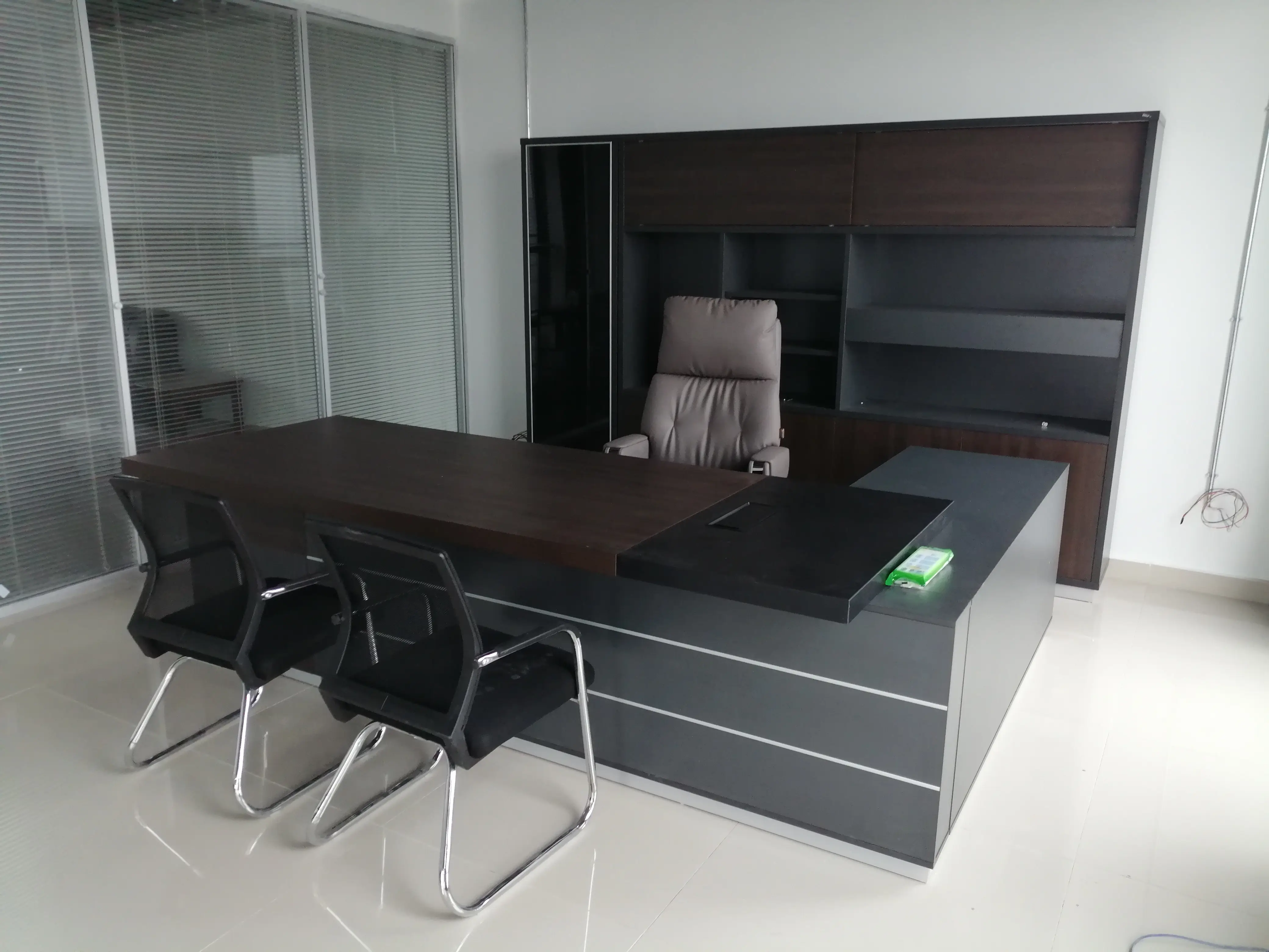 探討辦公家具批量定制，不錯(cuò)的辦公家具工廠哪家比較可靠